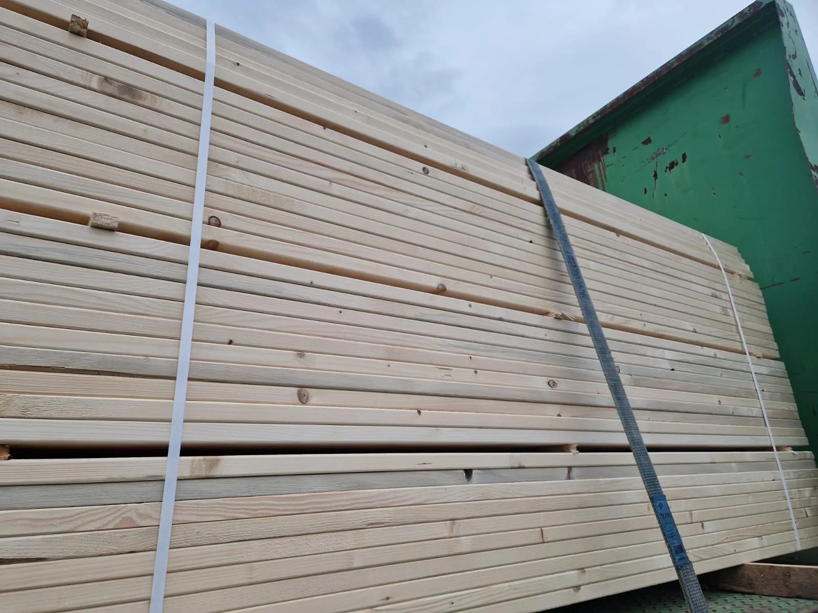 Palety i tarcica budowlana 6