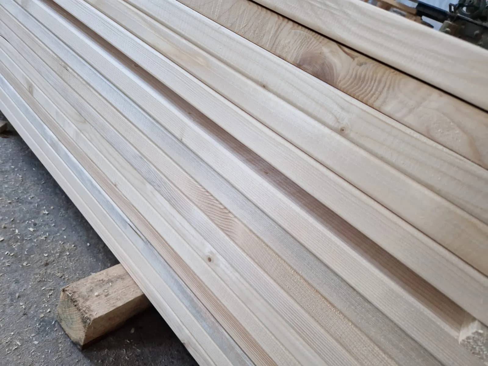 Palety i tarcica budowlana