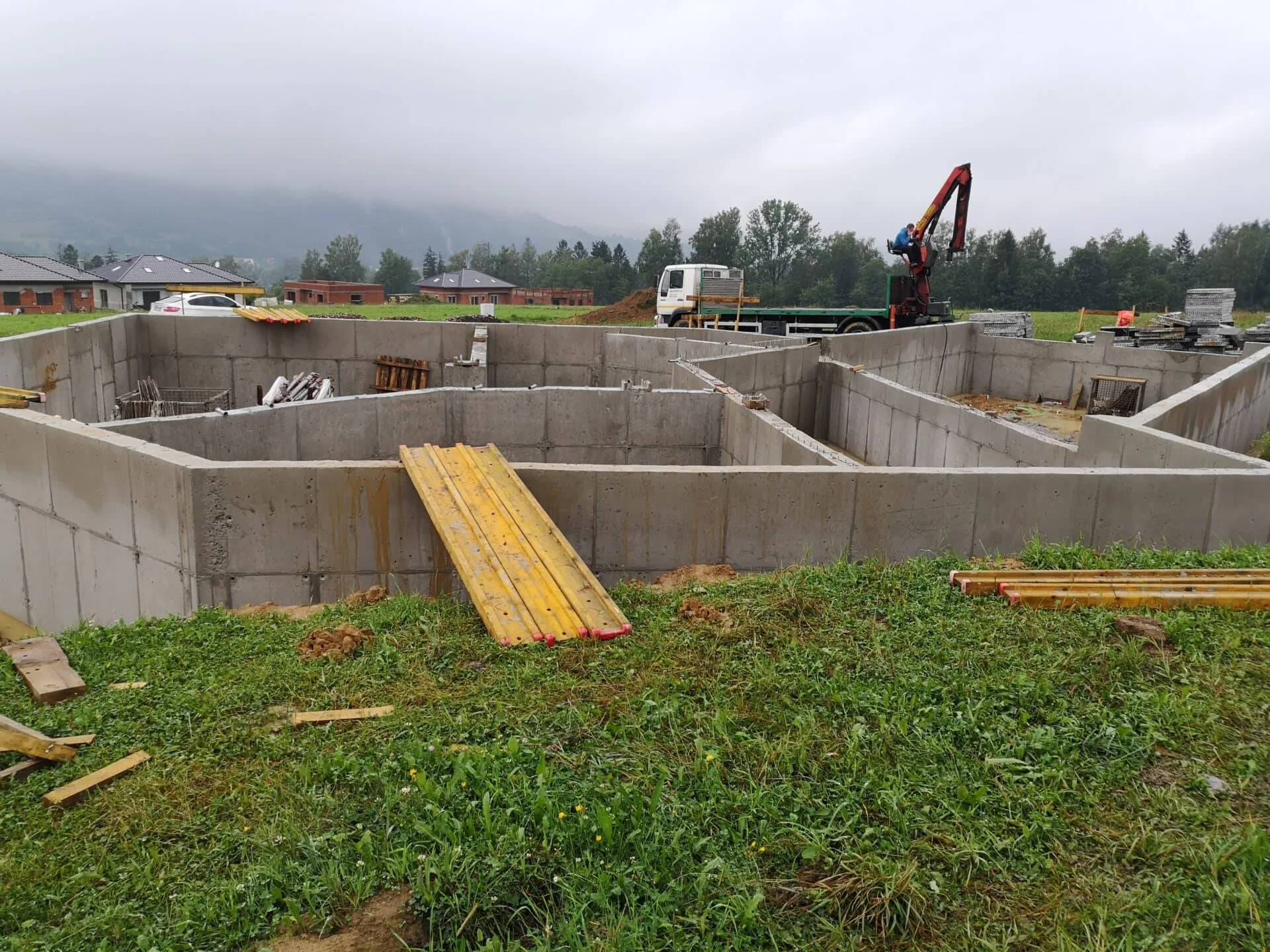 Cisiec, Fundamentbau